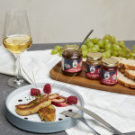 Confit d’oignons artisanal au piment d’Espelette avec foie gras poêlé et vin blanc : onacook.com